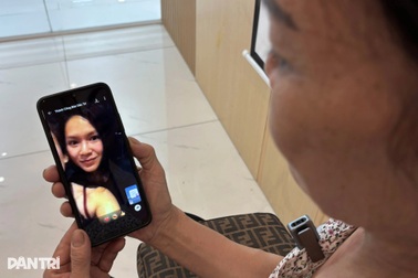 Bà mẹ Hà Nội xúc động vỡ oà khi tìm được con gái ở Pháp nhờ báo Dân trí