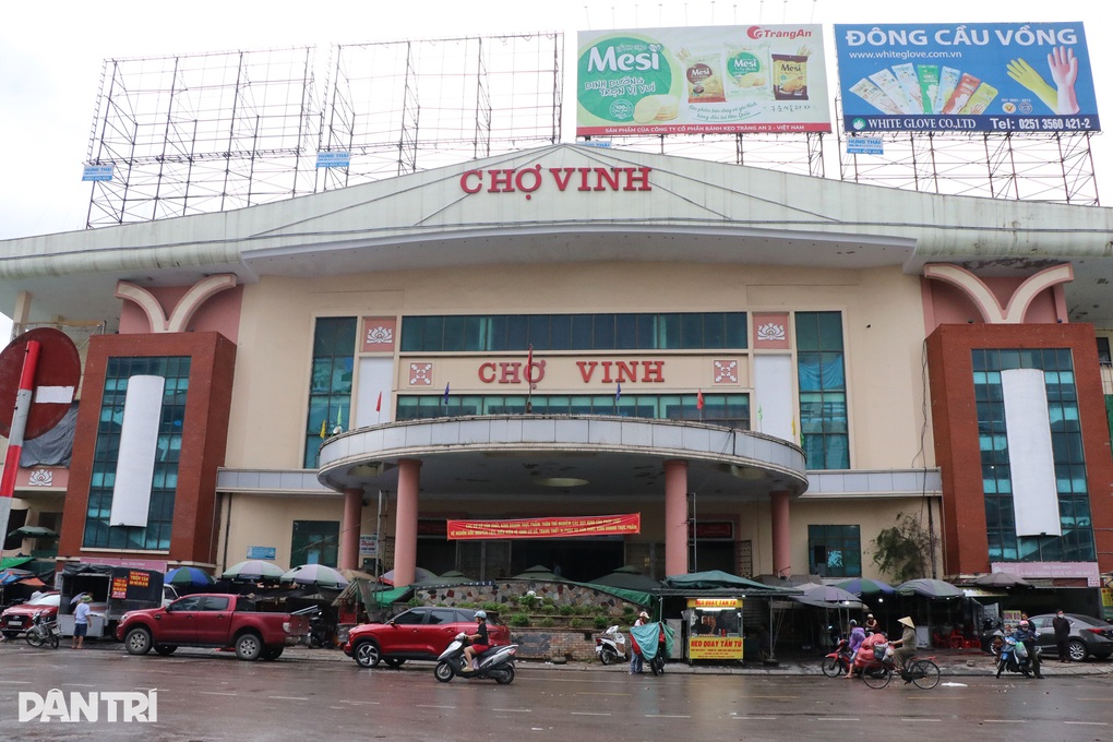 Vì sao hàng loạt ki ốt chợ lớn nhất Nghệ An đóng cửa, nghỉ bán? - 1 Vì sao hàng loạt ki ốt chợ lớn nhất Nghệ An đóng cửa, nghỉ bán? - 1