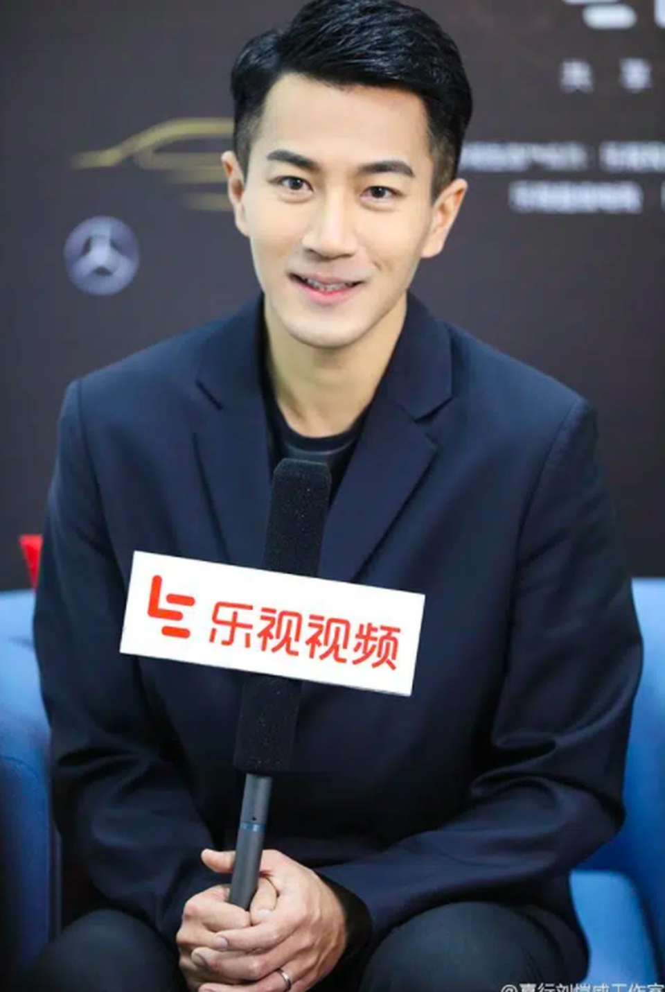 Dương Mịch mải mê làm việc, Lưu Khải Uy tất bật trông con - 6