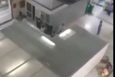 Nam bệnh nhân rơi từ tầng 4 tại BV Bạch Mai