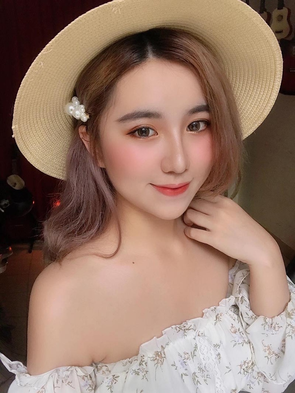 Thiếu nữ Sài thành sở hữu nhan sắc xinh đẹp, đôi mắt tròn cuốn hút - 1 Thiếu nữ Sài thành sở hữu nhan sắc xinh đẹp, đôi mắt tròn cuốn hút - 1