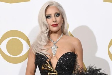 Lady Gaga “choáng” vì được bình chọn là “Người phụ nữ của năm”