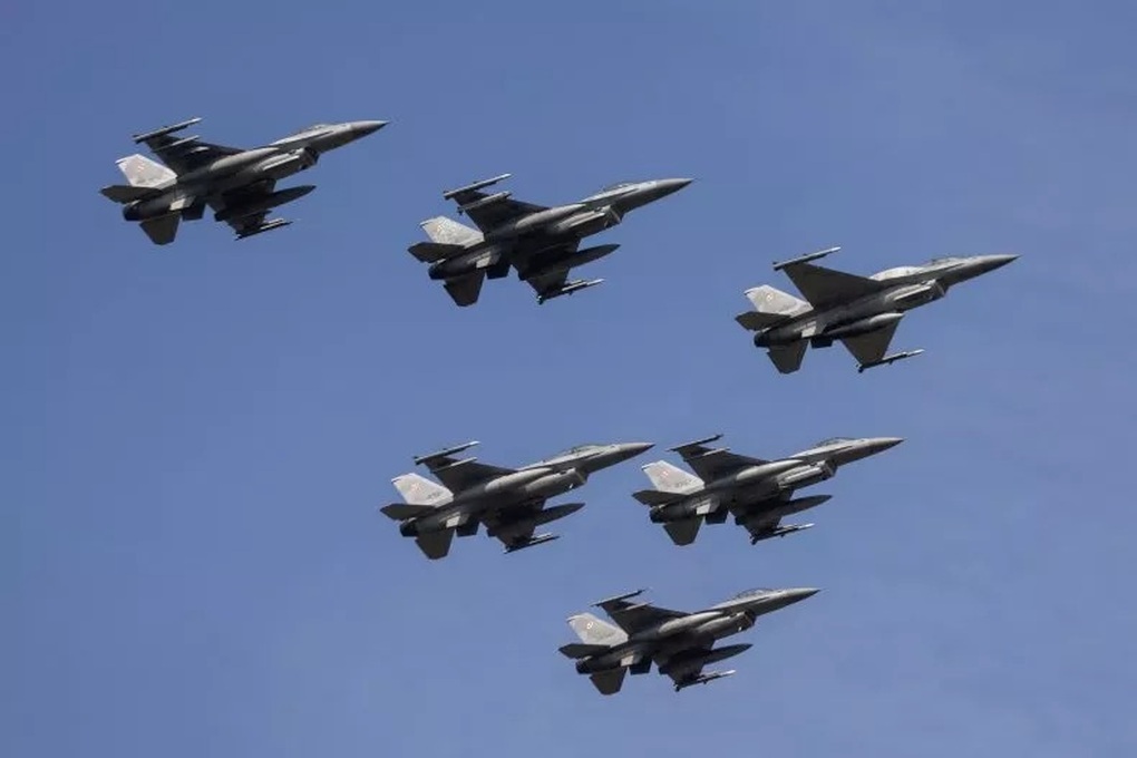 Nga không kích lớn vào Ukraine, các nước NATO xuất kích máy bay chiến đấu - 1 Nga không kích lớn vào Ukraine, các nước NATO xuất kích máy bay chiến đấu - 1