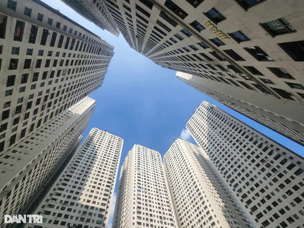 Khu chung cư đông dân nhất Hà Nội bất ngờ cấm gửi xe điện - 1