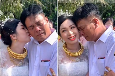 Xúc động cảnh người cha khóc sướt mướt tiễn con gái về nhà chồng
