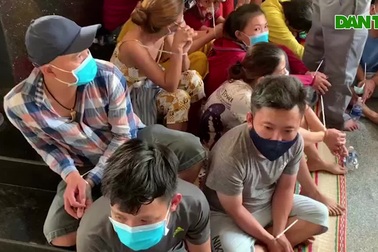 Các đối tượng tham gia đánh bạc bị bắt quả tang