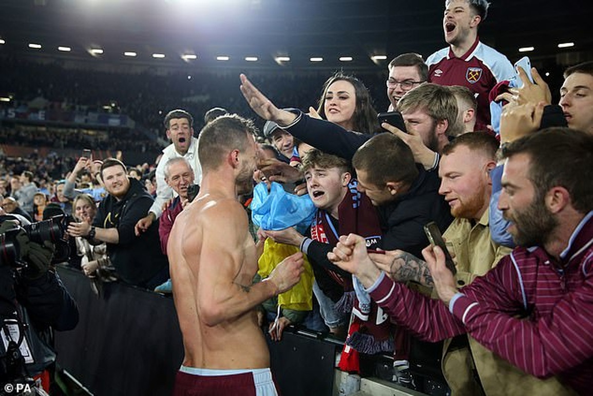 Ngôi sao Ukraine giúp West Ham giành vé vào tứ kết Europa League - 13 Ngôi sao Ukraine giúp West Ham giành vé vào tứ kết Europa League - 13