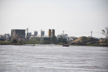 Cảnh cáo nhà thầu để 38 công nhân hoảng loạn kêu cứu trong bão lũ