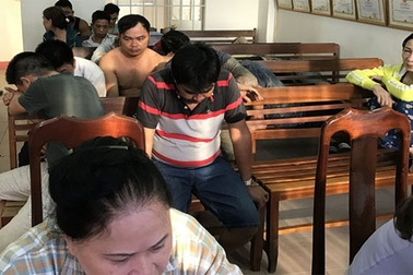 Bắt quả tang hàng chục con bạc đang "say máu" trong canh bạc "khủng"