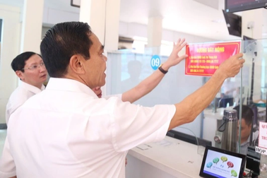 Chủ tịch Hà Tĩnh công bố số điện thoại để dẹp nạn cán bộ vòi vĩnh