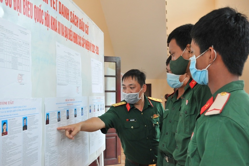Xã đảo cách đất liền 200 km sẵn sàng cho Ngày hội toàn dân - 13 Xã đảo cách đất liền 200 km sẵn sàng cho Ngày hội toàn dân - 13
