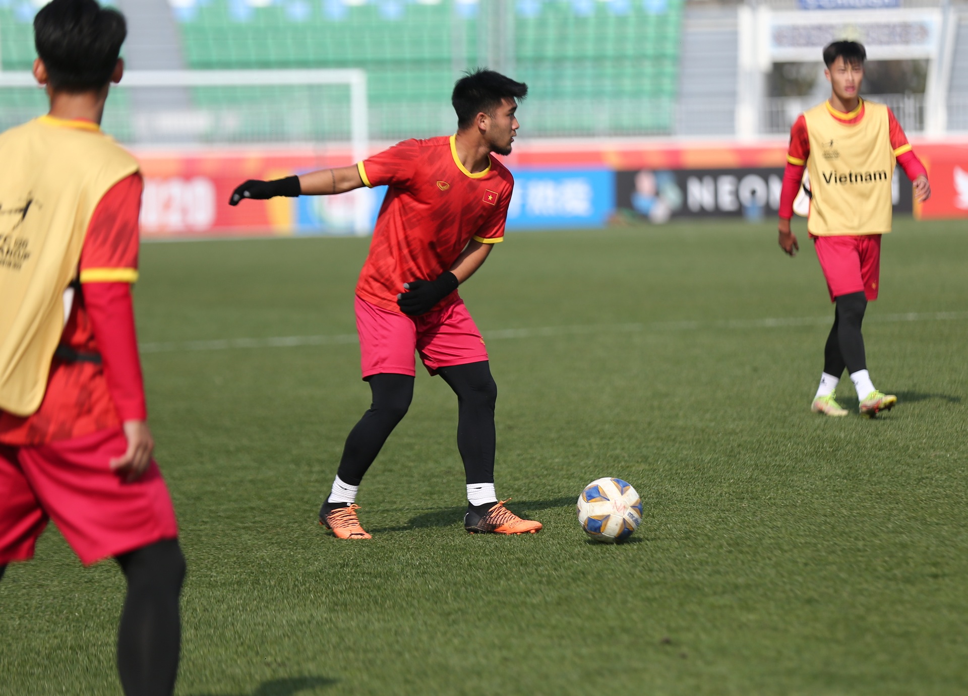 U20 Việt Nam thử sân chính ở Uzbekistan, sẵn sàng đấu Australia - 9