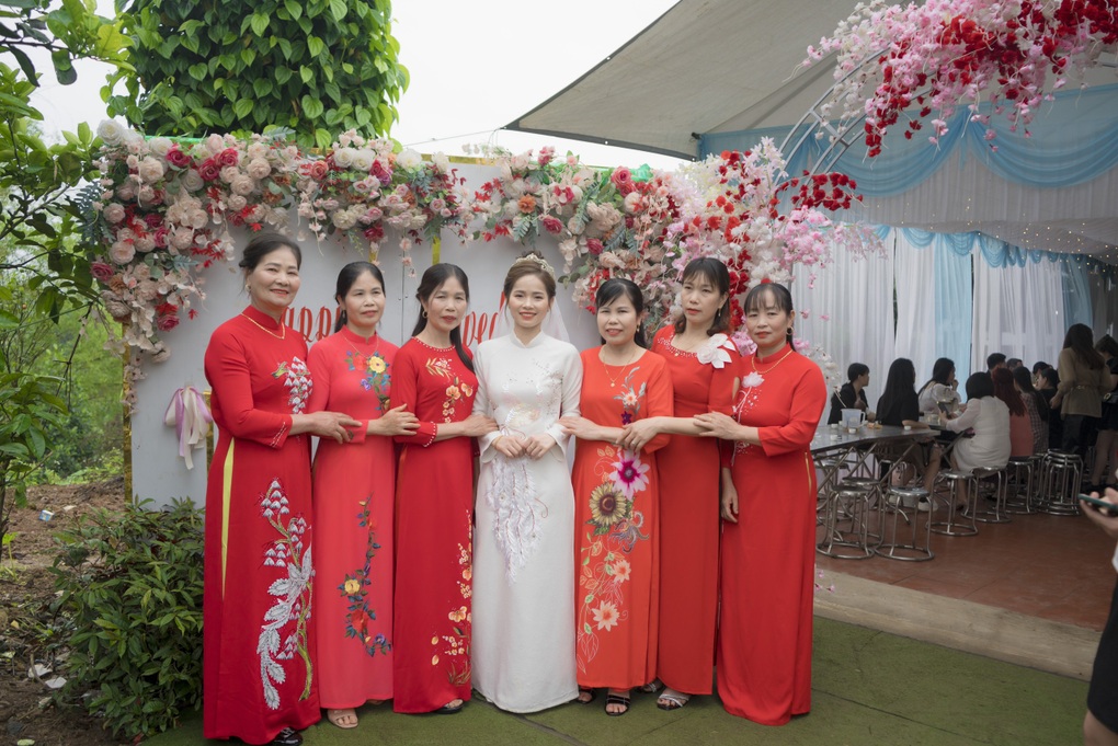 Đám cưới gây sốt ở Phú Thọ: Mẹ chồng làm cỗ linh đình, gả con dâu lấy chồng - 2 Đám cưới gây sốt ở Phú Thọ: Mẹ chồng làm cỗ linh đình, gả con dâu lấy chồng - 2
