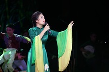 Tân Nhàn khiến khán giả nghẹn ngào khi hát về Vu lan báo hiếu