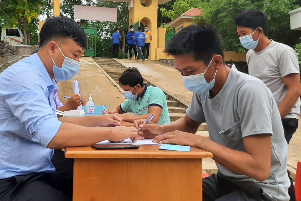 Cử tri đảo Hòn Khoai, Hòn Chuối háo hức đi bầu cử sớm - 3 Cử tri đảo Hòn Khoai, Hòn Chuối háo hức đi bầu cử sớm - 3