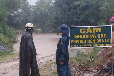 Lội sang nhà mẹ đẻ, người đàn ông tật nguyền bị nước cuốn trôi