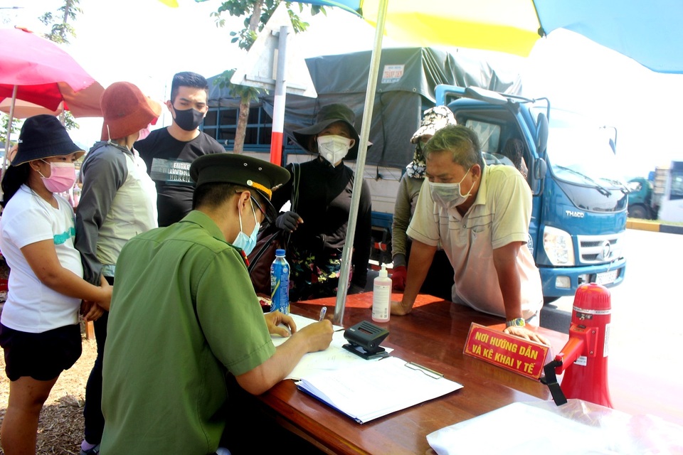Quảng Nam: Cách ly có trả phí nhưng được hỗ trợ một phần - 3 Quảng Nam: Cách ly có trả phí nhưng được hỗ trợ một phần - 3