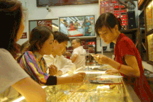 Giá vàng bất ngờ lao dốc mạnh