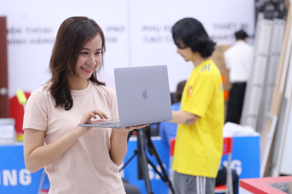 Macbook Pro 2020 đầu tiên về Việt Nam, giá từ 41,9 triệu - 1 Macbook Pro 2020 đầu tiên về Việt Nam, giá từ 41,9 triệu - 1