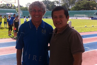 Cựu HLV trứ danh Bora Milutinovic đến Việt Nam tuyển cầu thủ trẻ