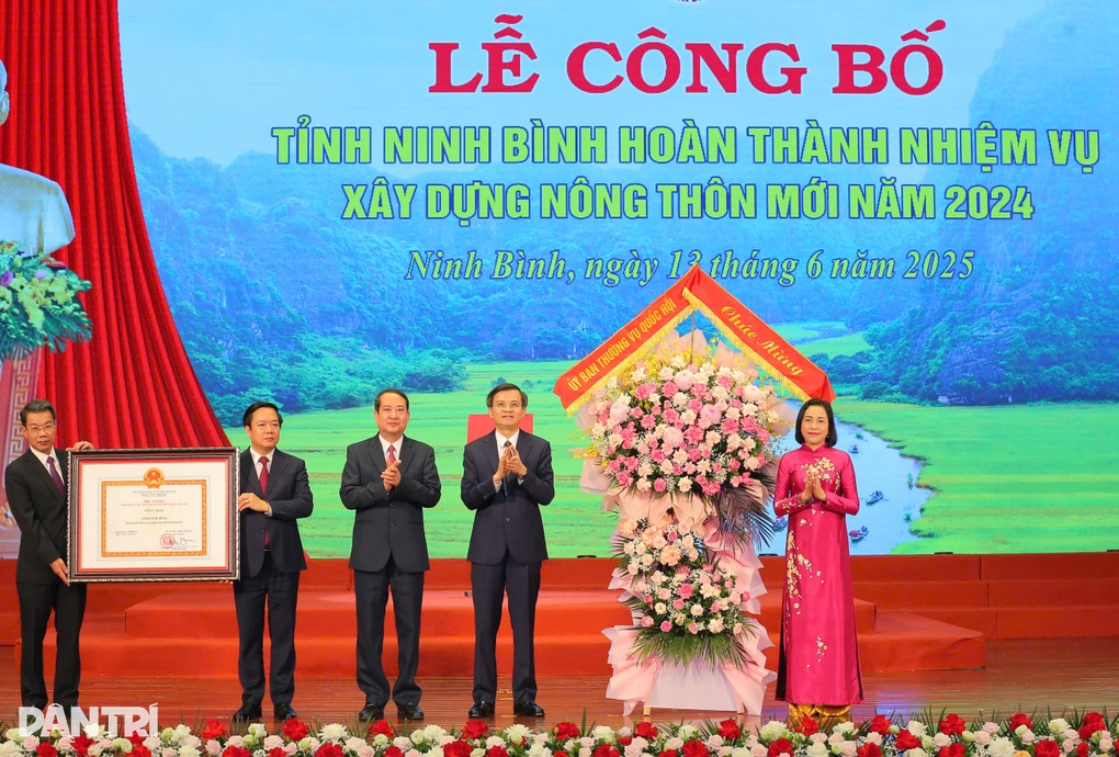 Ninh Bình hoàn thành nhiệm vụ xây dựng nông thôn mới sau 15 năm xây dựng - 1