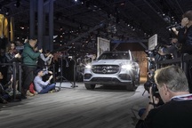 Mercedes-Benz GLS - Phiên bản SUV của S-Class