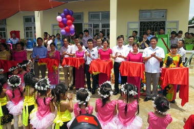 Tưng bừng ngày hội khánh thành công trình phòng học Dân trí thứ 7 tại Yên Bái