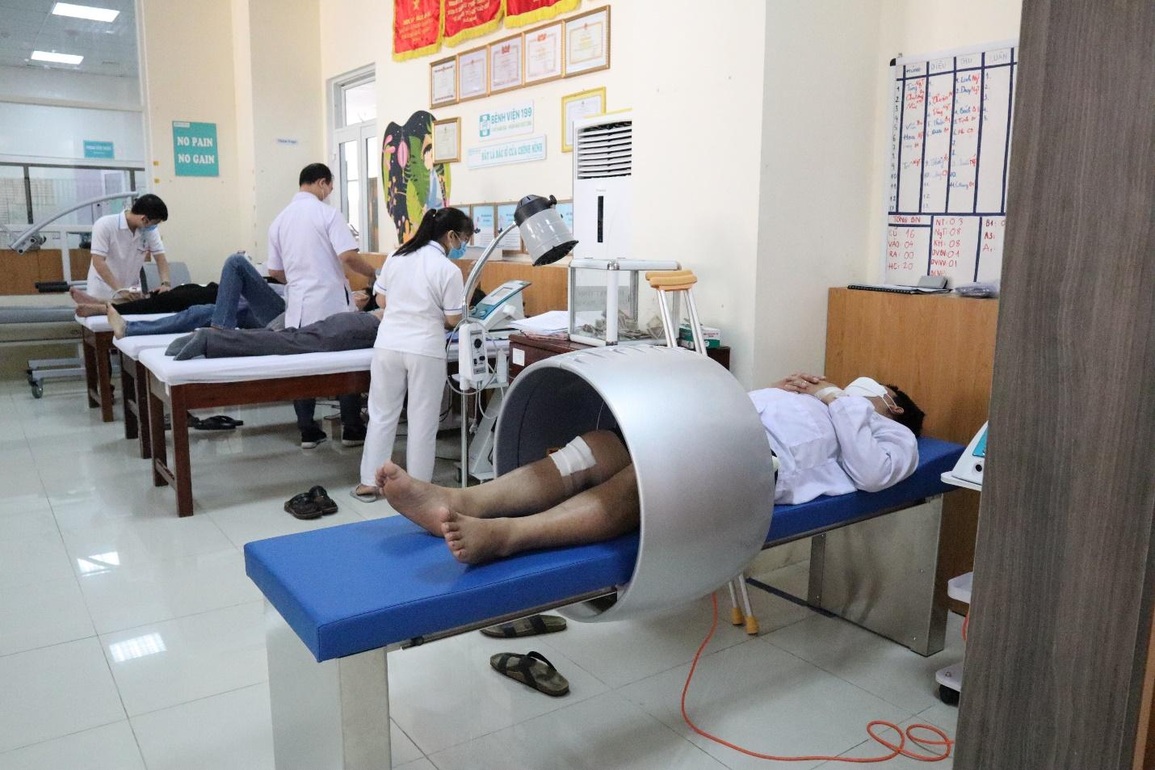 Bàn giao thiết bị phục hồi chức năng cho bệnh nhân tại Bệnh viện 199 - 2 Bàn giao thiết bị phục hồi chức năng cho bệnh nhân tại Bệnh viện 199 - 2