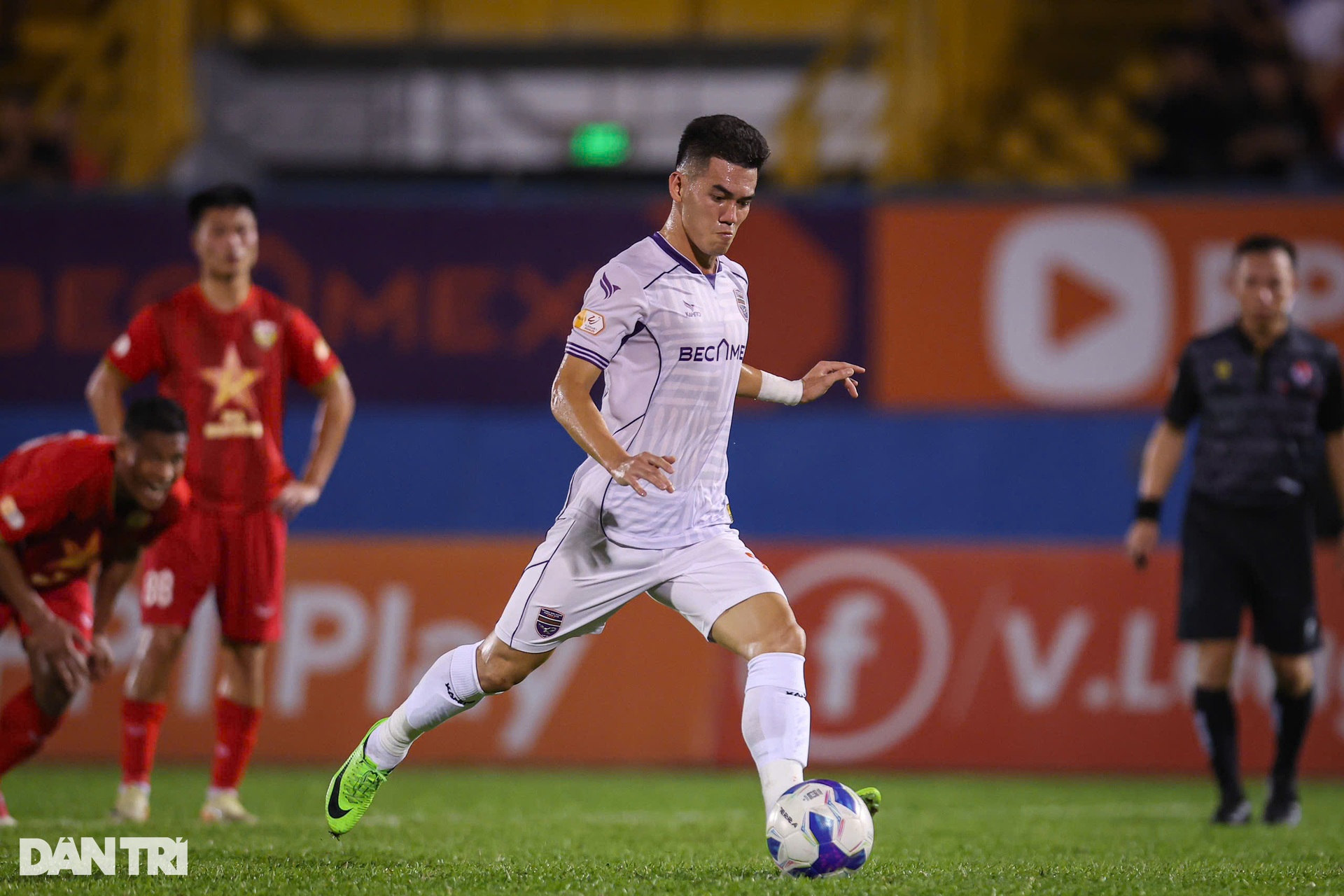 Hồng Lĩnh Hà Tĩnh nối dài chuỗi trận bất bại ở V-League - 4 Hồng Lĩnh Hà Tĩnh nối dài chuỗi trận bất bại ở V-League - 4
