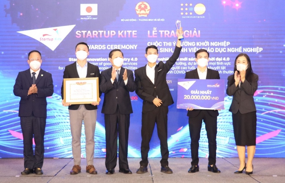 Dự án Gậy thông minh giành quán quân cuộc thi Startup Kite 2021 - 1 Dự án Gậy thông minh giành quán quân cuộc thi Startup Kite 2021 - 1