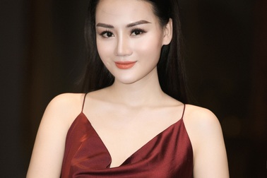 Vóc dáng “mẹ 3 con” nuột nà, quyến rũ của Sao Mai Phương Thúy