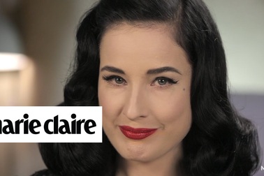 Dita Von Teese quyến rũ với son đỏ