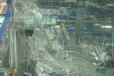 Chạy đua với thời gian giành cơ hội sống sót cho nạn nhân sập giàn giáo