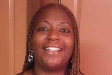 Thi thể nữ hành khách bán khỏa thân bị kéo lê khỏi máy bay American Airlines