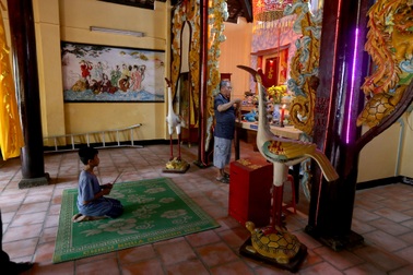 "Lạc vào" ngôi đình 300 tuổi, khoảng lặng trầm mặc ở Sài Gòn!