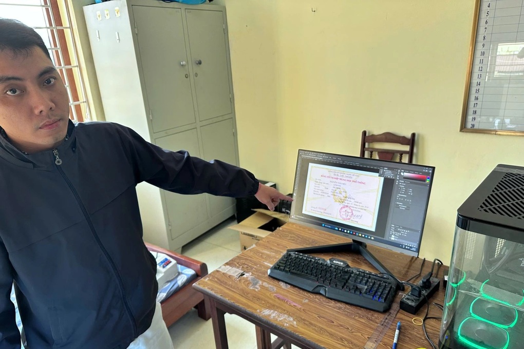 Làm giả văn bằng chứng chỉ của nhiều trường đại học ngay tại nhà - 1