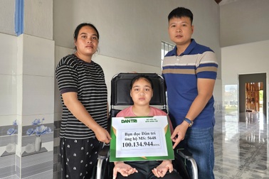 Bé gái 12 tuổi mắc bệnh viêm tủy cổ được bạn đọc giúp hơn 100 triệu đồng