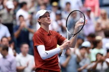 Sinner nối dài chuỗi trận thắng trên sân cứng tại Grand Slam