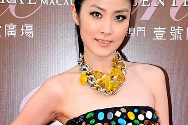 Trần Tuệ Lâm không phản đối chồng tới hộp đêm