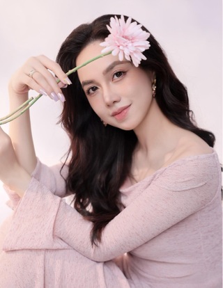 Đinh Ngọc Diệp: Từng là Hoa khôi Tây Đô, giờ viên mãn bên đạo diễn trăm tỷ - 1