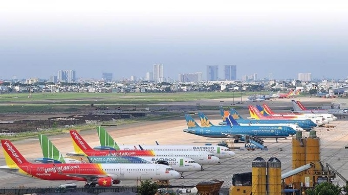 Hành vi hút thuốc lá, kể cả thuốc lá điện tử đều bị cấm trên tất cả các chuyến bay tại Việt Nam và trên thế giới.