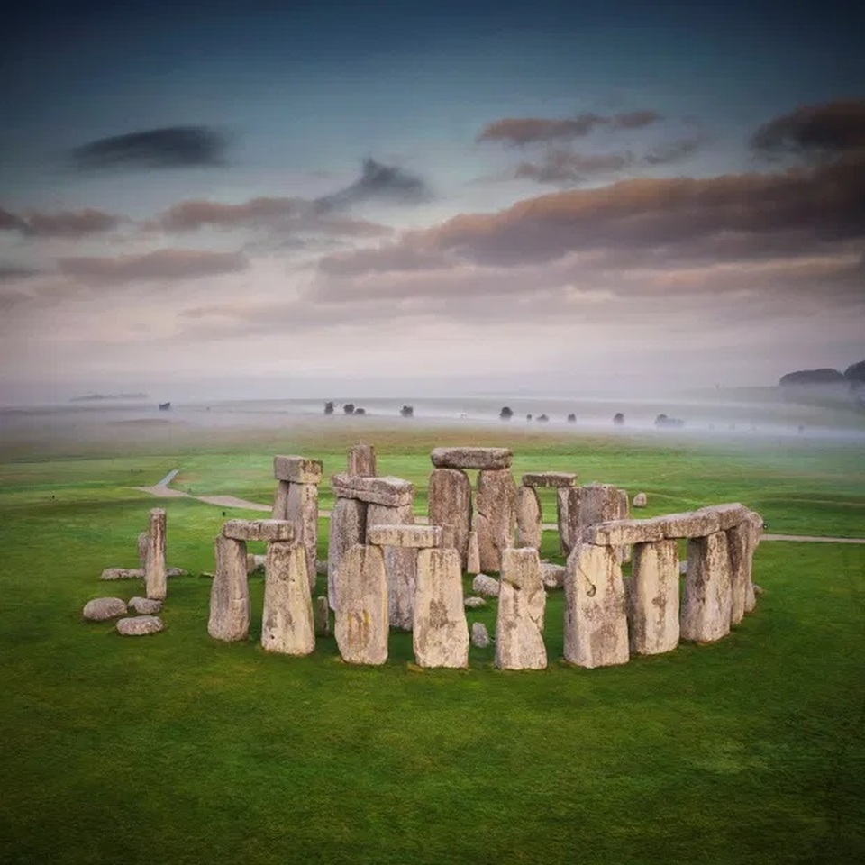 Di tích Stonehenge kì bí ở Anh bao nhiêu tuổi và từ đâu đến? - 1 Di tích Stonehenge kì bí ở Anh bao nhiêu tuổi và từ đâu đến? - 1