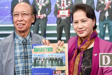 Chủ tịch Quốc hội thăm gian trưng bày báo Dân trí tại Hội báo 2018