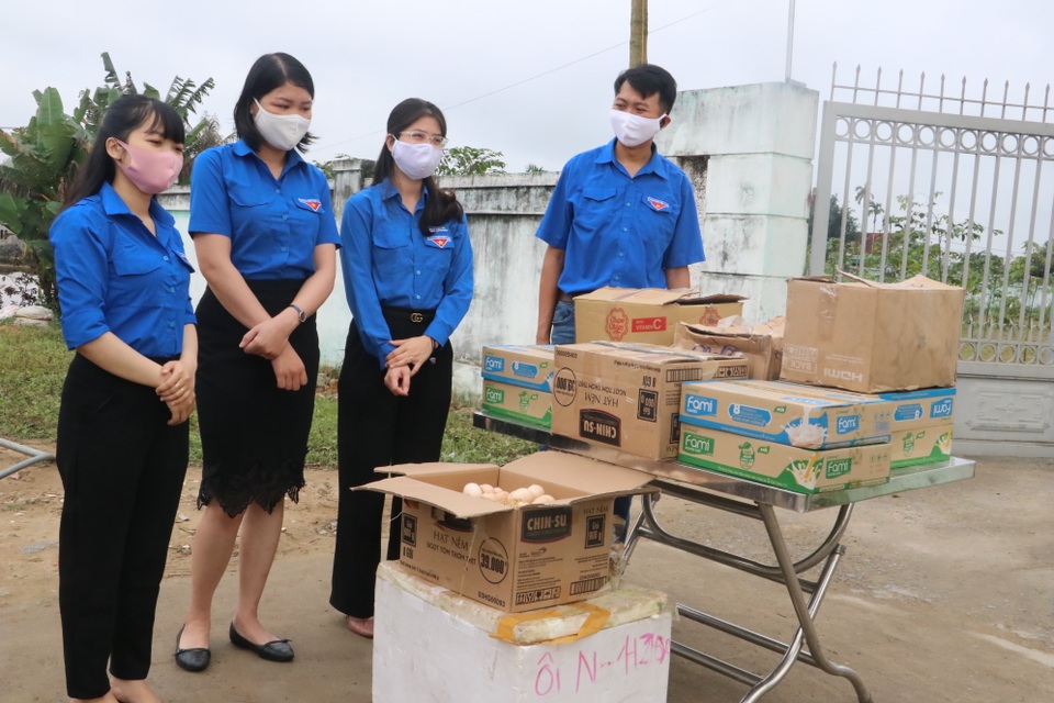 Tuổi trẻ Nghệ An “mổ lợn”, tặng 500 quả trứng cho khu cách ly tập trung - 1