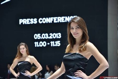 Ngắm người đẹp tại Triển lãm ô tô Geneva 2013