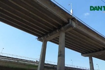 Hà Nội: Những “tiếng bom” kinh hoàng dội xuống từ cầu Thăng Long