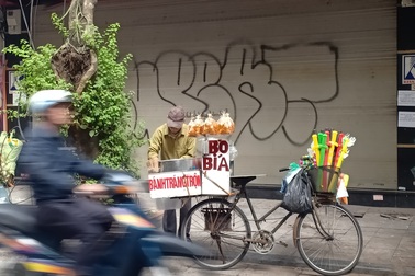 Bươn chải những gánh hàng rong ngày cuối năm