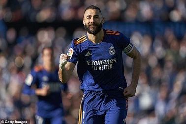 Benzema lập cú đúp, Real Madrid bỏ xa đội nhì bảng đến 12 điểm