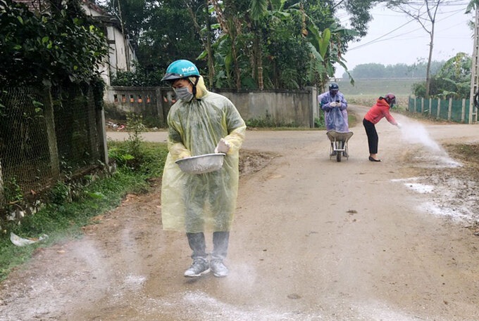 Bệnh lạ trên trâu, bò lan rộng ở Hà Tĩnh - Ảnh 2.