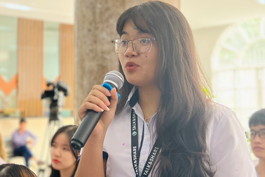 Lương ngành ngân hàng chót vót, nữ sinh hỏi: "Có mối quan hệ mới vào nổi?"